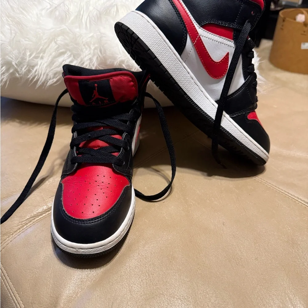 Nike Jordan 1 Mid White Black Red (2022) Size 7Y EUC - Picture 3 of 5